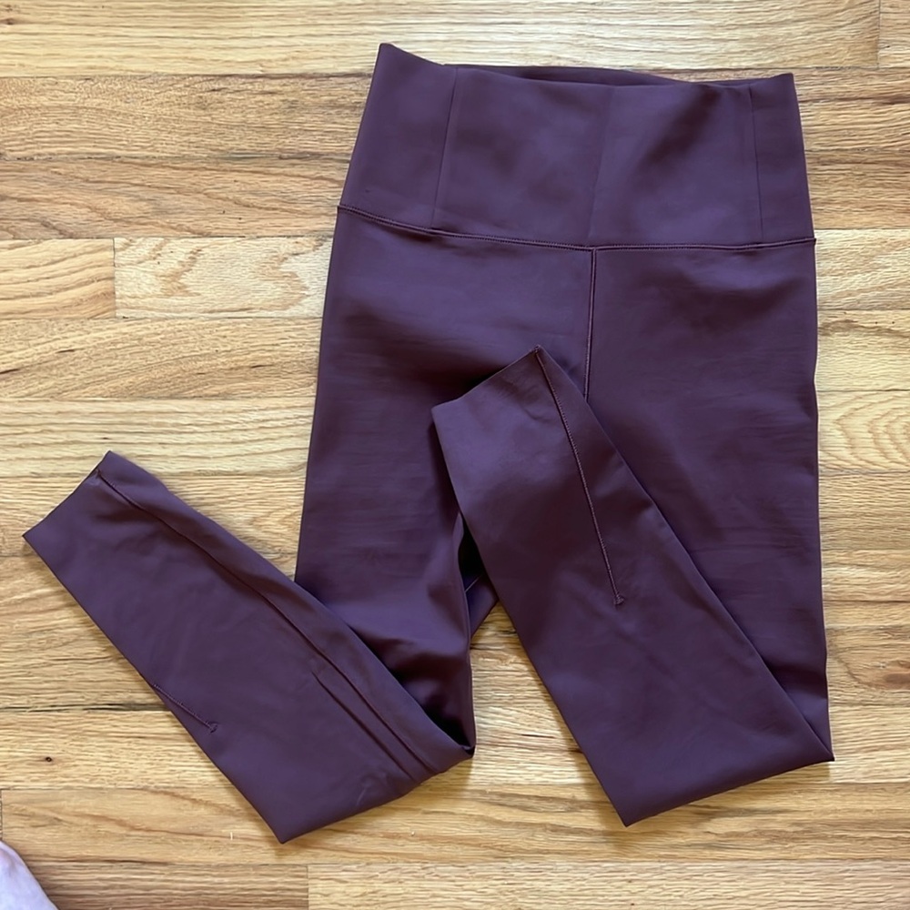 Vuori Evolve Leggings size Medium. Never worn.